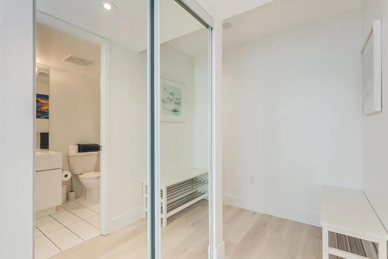 1Br Apartment In The Entertainment District Toronto Canada