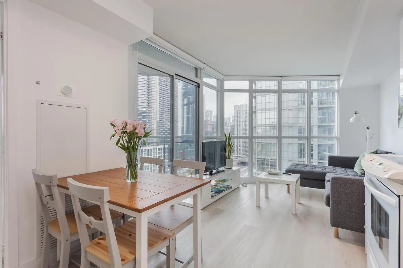 1Br Apartment In The Entertainment District Toronto Canada